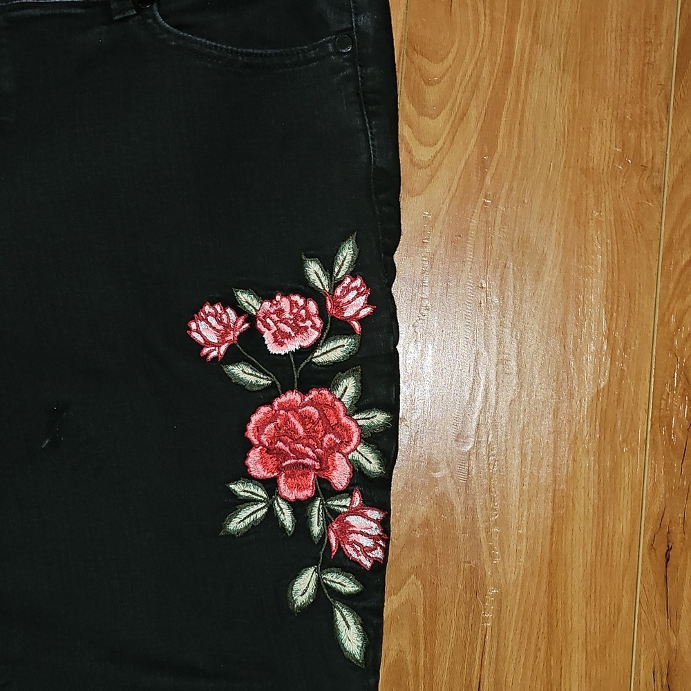 18T Black Women’s Jeans with Red Floral Embroidery - Picture 5 of 14